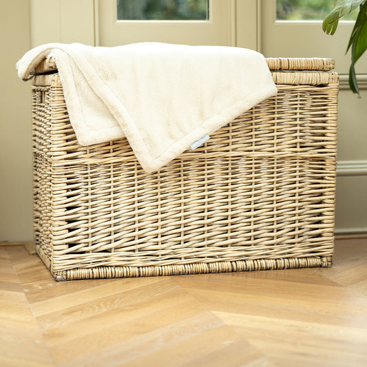 Cat & Kitten Blanket in Calming Anti-Anxiety Cream Faux Fur