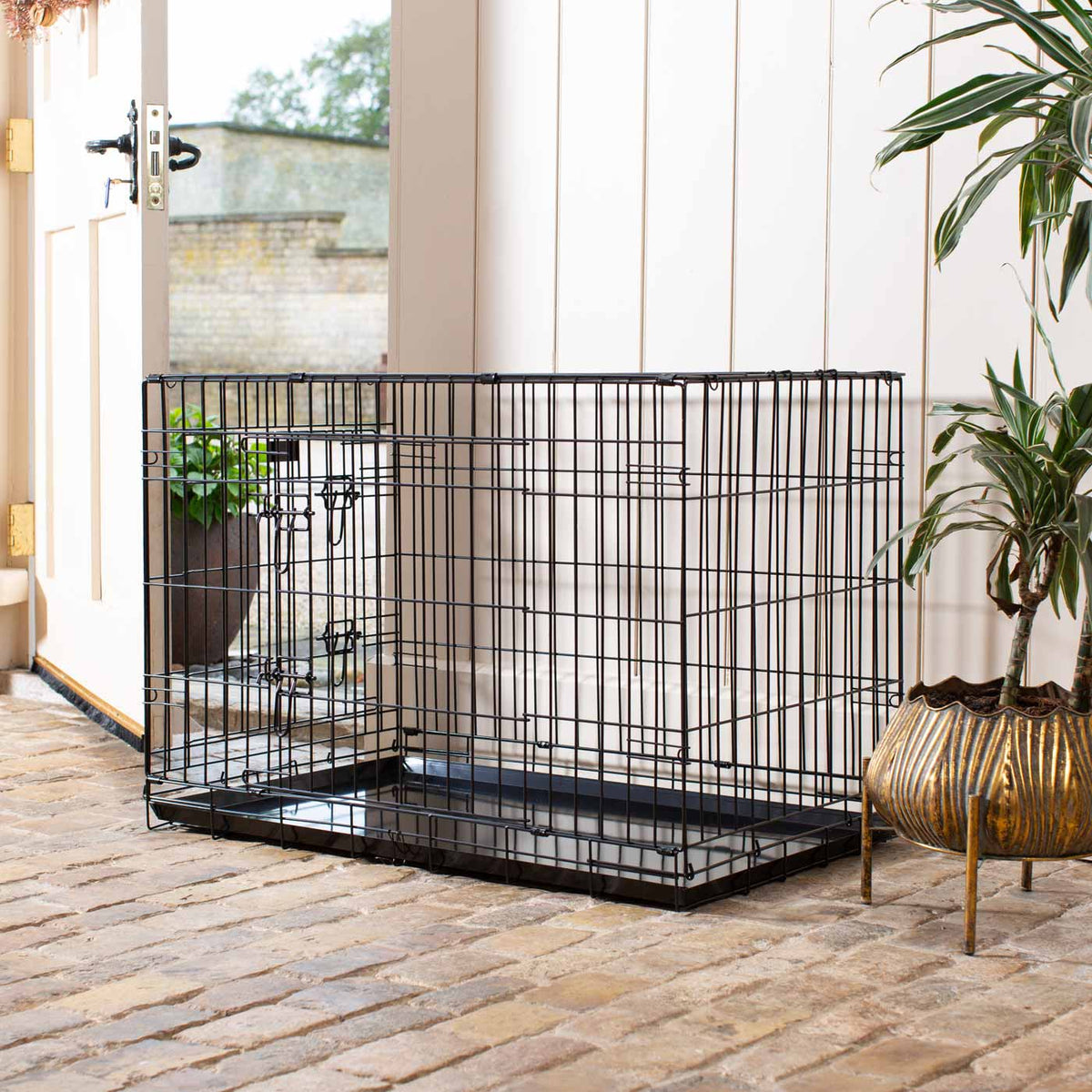 Heavy Duty Deluxe Dog Crate in Black, view 3
