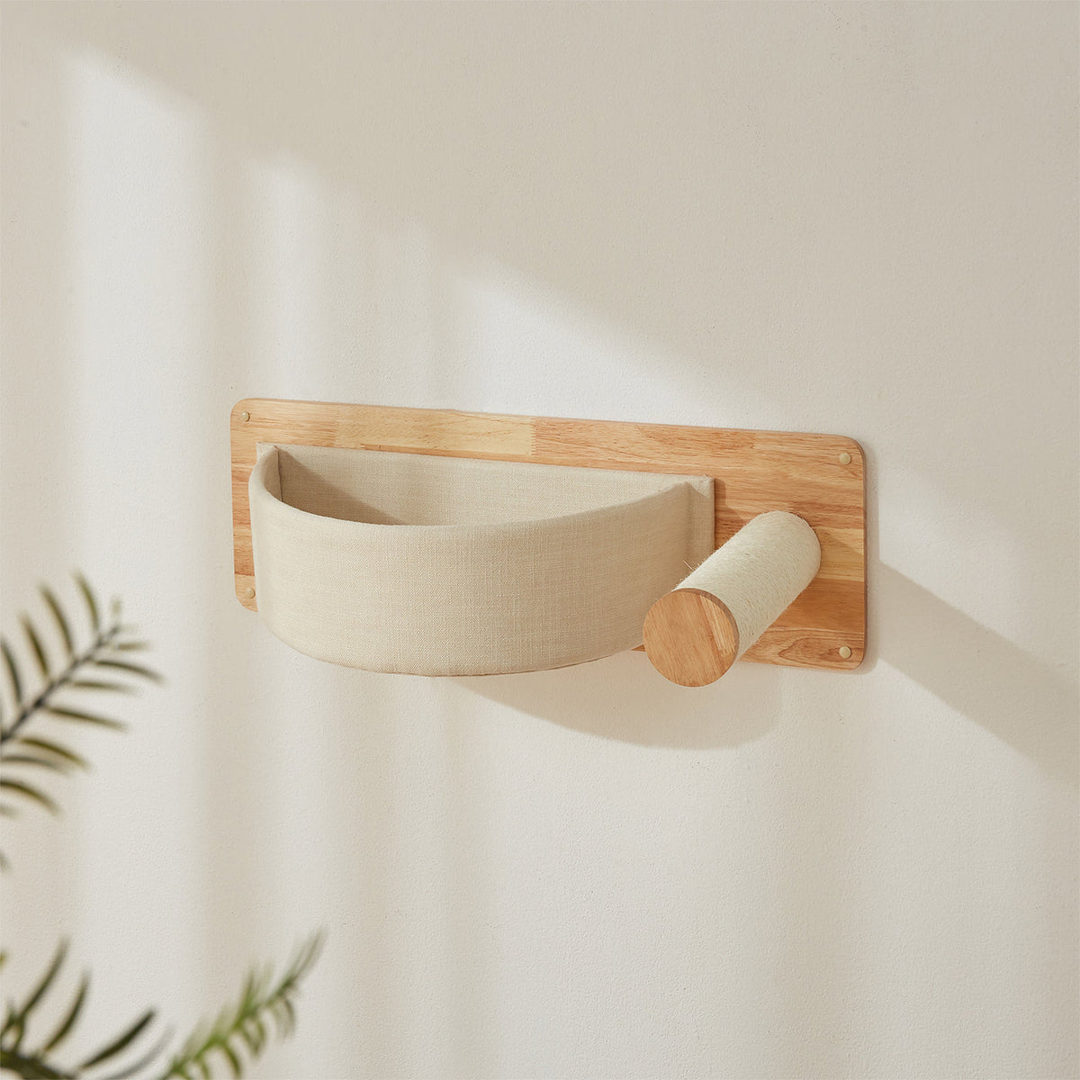 Malmo Sleep & Scratch Wall Climber