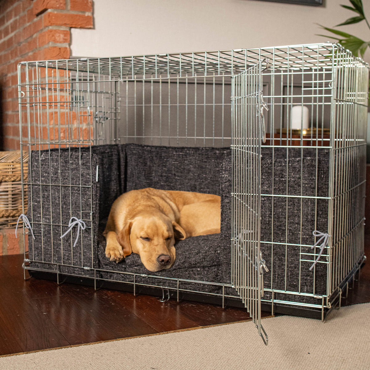 Dog Crate with Cushion & Bumper in Obsidian Minerals